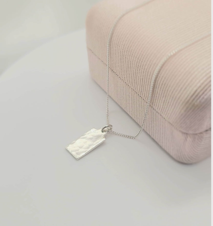 .925 Sterling Silver Petit Hammered Pendant Necklace
